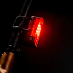Luce posteriore Lezyne Strip Alert Drive Ai Pro 400+